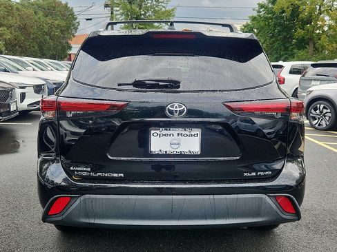 Used 2024 Toyota Highlander XLE AWD/4WD image 5