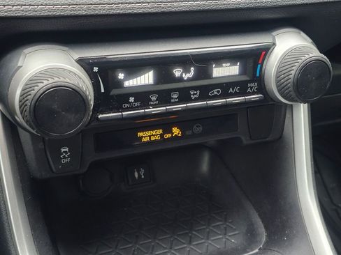 Used 2019 Toyota RAV4 LE image 35