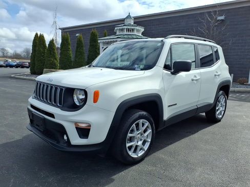 Used 2022 Jeep Renegade Latitude AWD/4WD image 2
