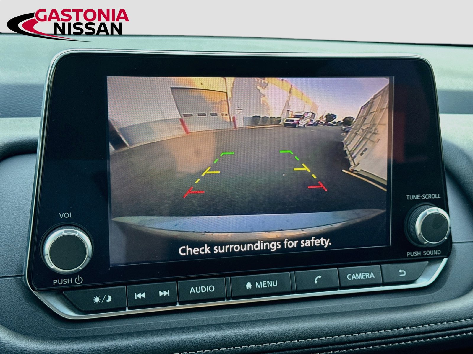 Used 2024 Nissan Rogue S FWD image 17