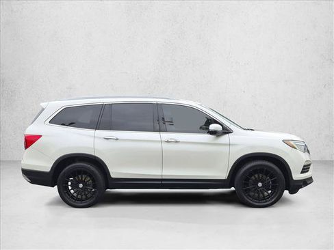 Used 2017 Honda Pilot Elite image 4