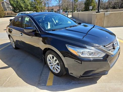 Used 2017 Nissan Altima 2.5 S w/ Power Driver Seat Package FWD image 2