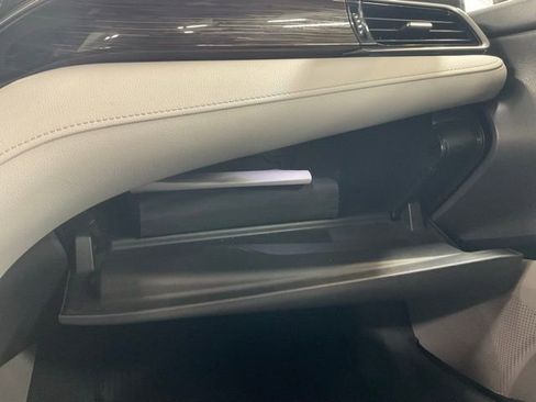 Used 2020 Toyota Camry LE w/ Carpet Mat Package image 32