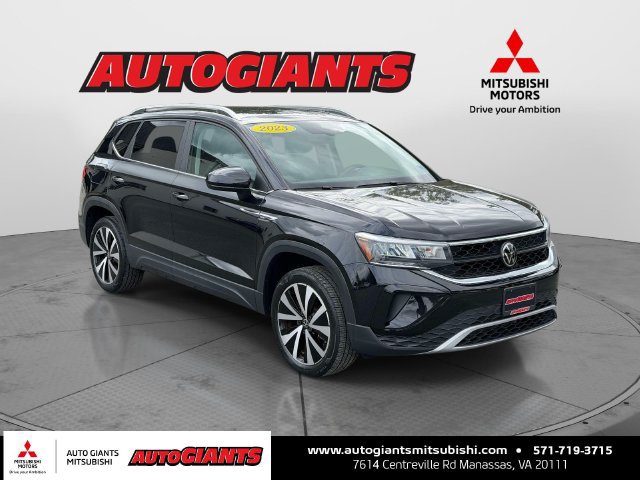 Used 2023 Volkswagen Taos SE FWD image 1