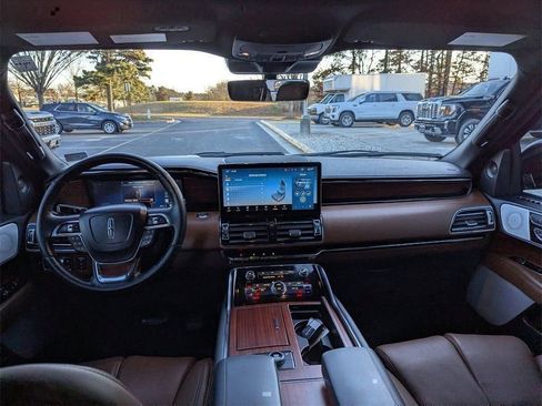 Used 2024 Lincoln Navigator L Reserve image 10