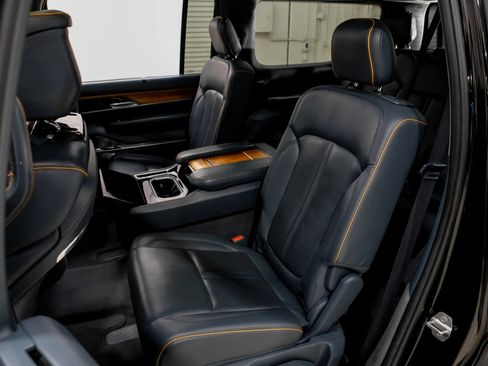 Used 2022 Jeep Grand Wagoneer Series II w/ Convenience Group III AWD/4WD image 15
