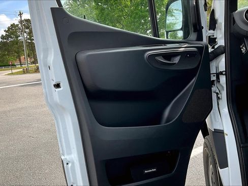 Used 2024 Mercedes-Benz Sprinter 2500 image 13