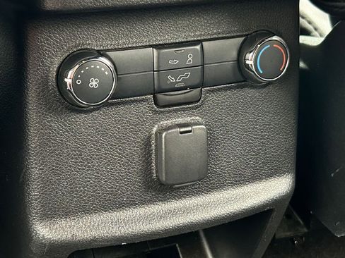 Used 2018 Ford Explorer XLT w/ Equipment Group 202A FWD image 37