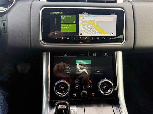 Used 2019 Land Rover Range Rover Sport SE image 21