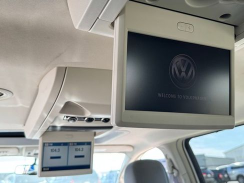 Used 2010 Volkswagen Routan SEL FWD image 10