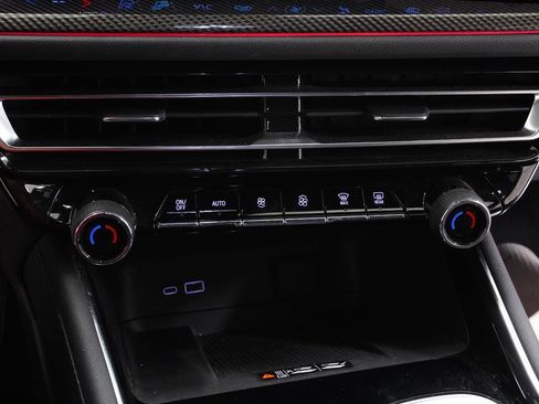 Used 2025 Chevrolet Traverse High Country image 28