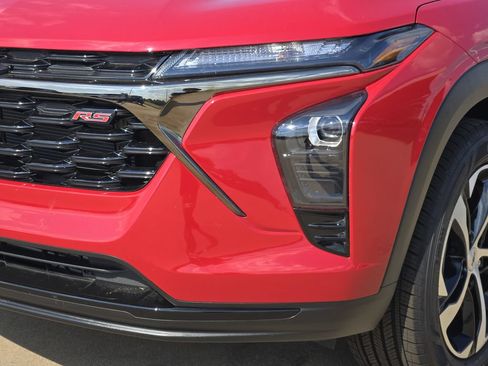 Used 2026 Chevrolet Trax RS w/ Sunroof Package FWD image 30