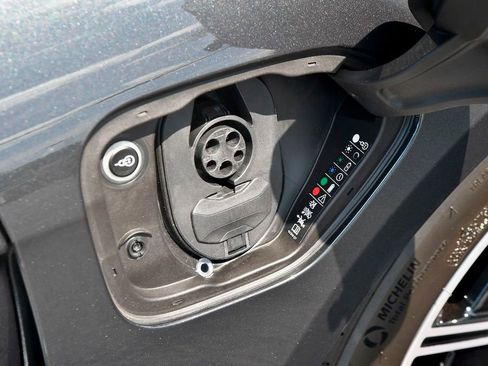 Used 2020 Porsche Taycan 4S image 20