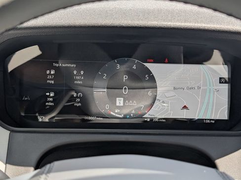 Used 2025 Land Rover Range Rover Velar S AWD/4WD image 12