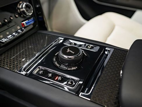 Used 2023 Rolls-Royce Cullinan Black Badge w/ Dark Exterior Package AWD/4WD image 15