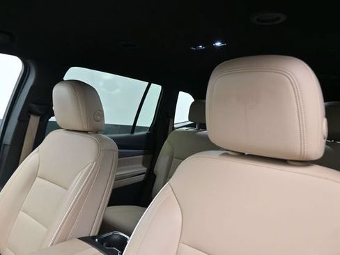 Used 2025 Buick Enclave Preferred FWD image 28