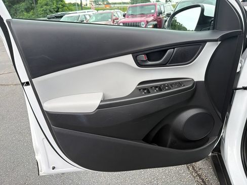 Used 2023 Hyundai Kona SEL FWD image 10