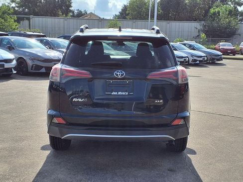 Used 2017 Toyota RAV4 XLE FWD image 8