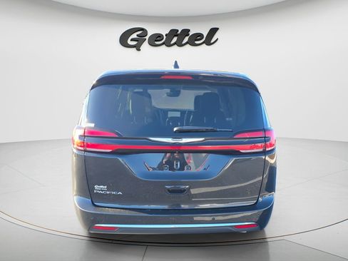 Used 2023 Chrysler Pacifica Touring-L image 5
