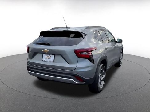 Used 2025 Chevrolet Trax LT image 13