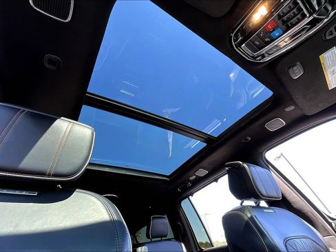 Used 2023 Jeep Grand Wagoneer L Series III image 22