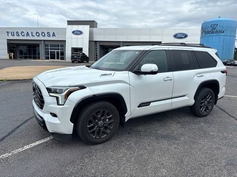Used 2024 Toyota Sequoia Platinum AWD/4WD image 4