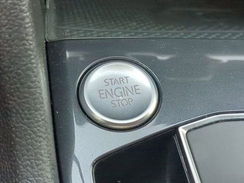 Used 2020 Volkswagen Tiguan SE image 26