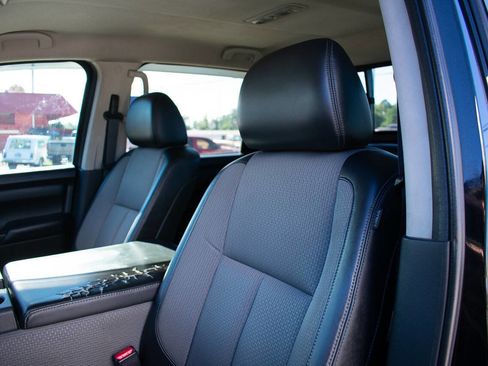 Used 2017 Nissan Titan S image 14