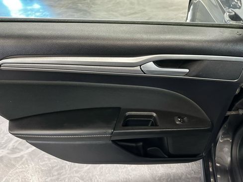 Used 2020 Ford Fusion SE FWD image 11