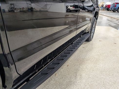 Used 2024 GMC Sierra 1500 AT4 w/ Technology Package AWD/4WD image 11