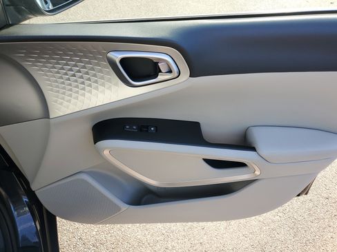 Certified 2024 Kia Soul LX image 10