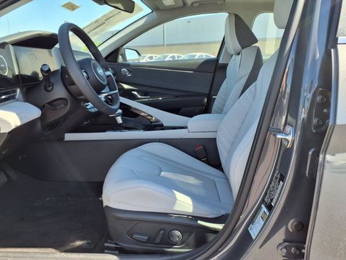 Used 2025 Hyundai Elantra Limited FWD image 6