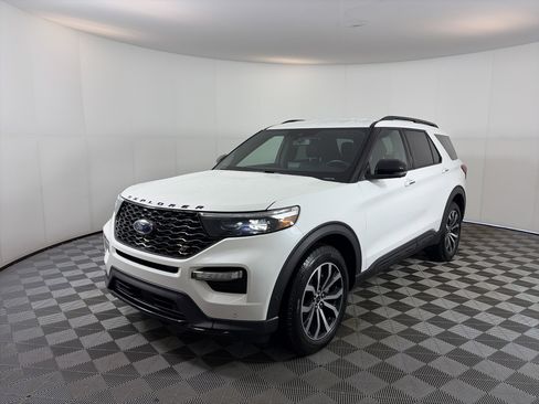 Used 2020 Ford Explorer ST w/ Premium Technology Package image 2