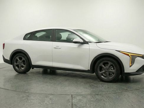 Used 2025 Kia K4 FWD image 1