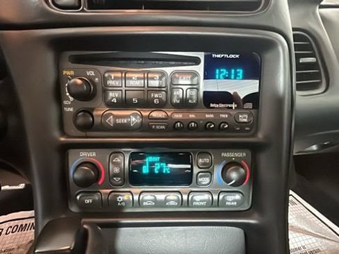 Used 2004 Chevrolet Corvette Coupe RWD image 21