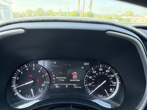 Used 2021 Toyota Highlander XLE FWD image 29