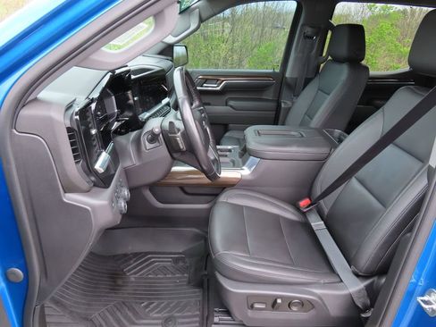 Certified 2022 Chevrolet Silverado 1500 LT Trail Boss w/ LT Trail Boss Premium Package AWD/4WD image 29