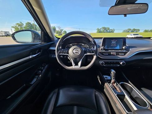 Used 2024 Nissan Altima 2.5 SR FWD image 13
