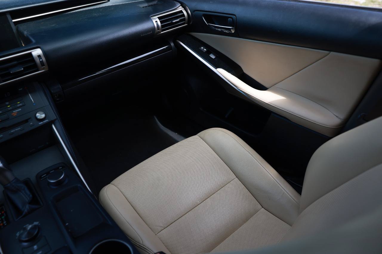 Used 2015 Lexus IS 250 RWD image 22