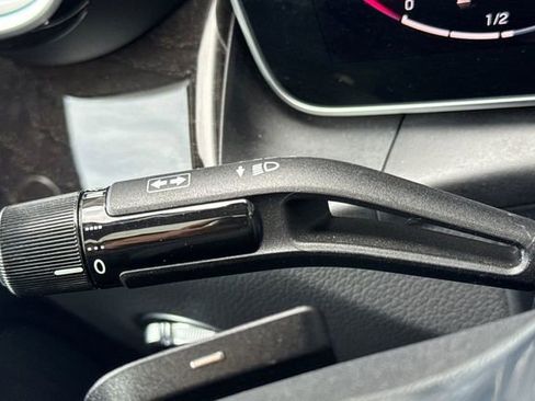 Used 2025 Mercedes-Benz GLC 300 4MATIC image 37