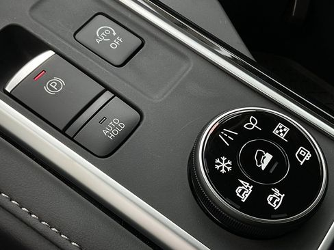 New 2026 Nissan Pathfinder SL image 41