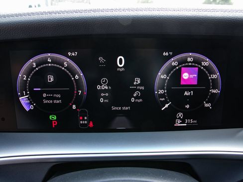 New 2026 Volkswagen Tiguan SE R-Line FWD image 18