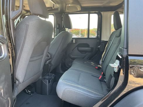 Used 2025 Jeep Wrangler Unlimited Sahara AWD/4WD image 68