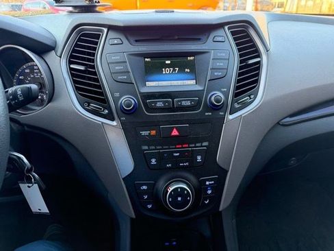 Used 2016 Hyundai Santa Fe SE image 18