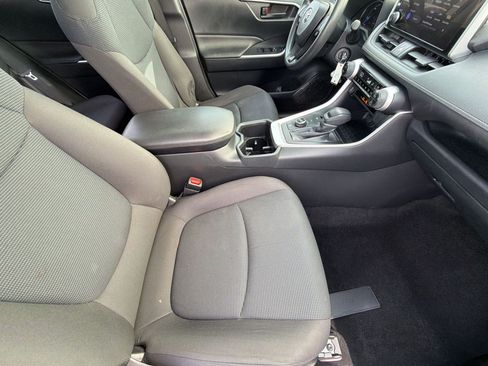 Used 2023 Toyota RAV4 LE AWD/4WD image 27