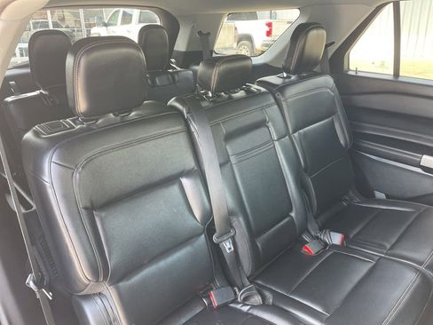Used 2021 Ford Explorer XLT w/ Equipment Group 202A image 22