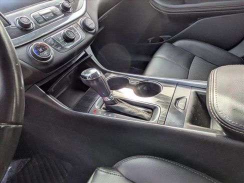 Used 2016 Chevrolet Impala LT w/ Convenience Package image 16