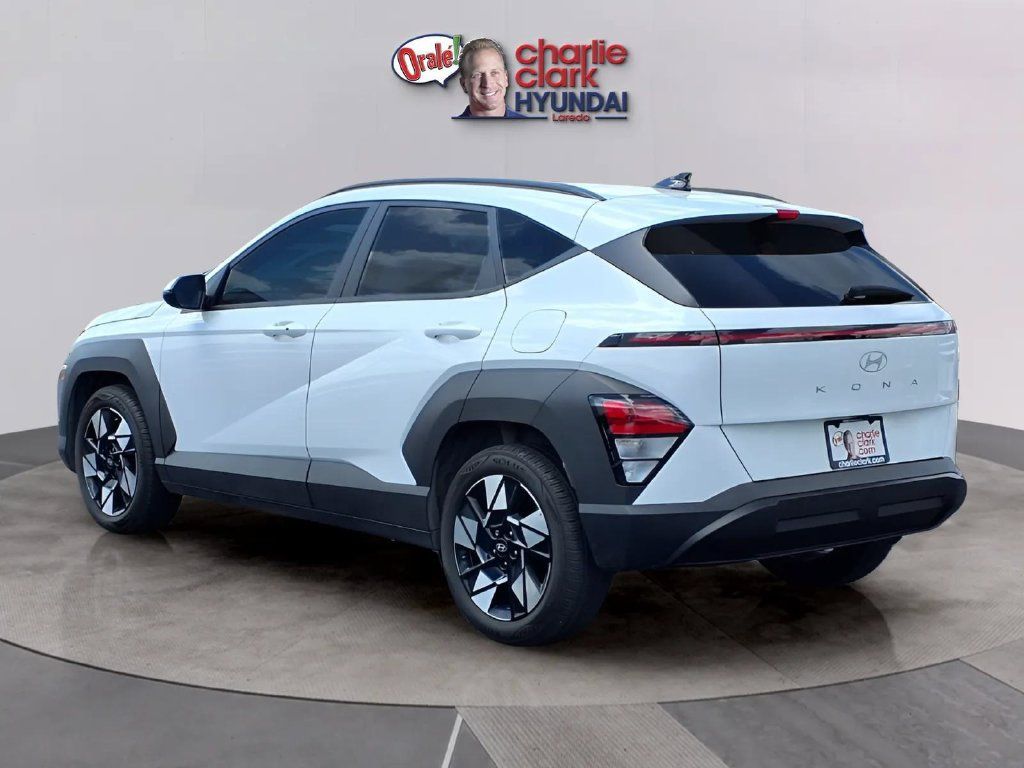Used 2025 Hyundai Kona SEL FWD image 3