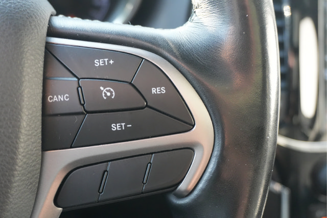 Used 2020 Jeep Grand Cherokee Overland AWD/4WD image 22