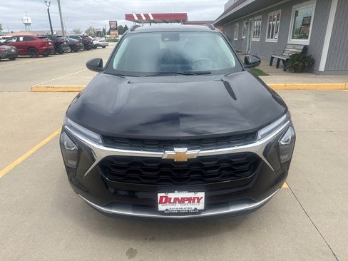 Used 2025 Chevrolet Trax LT w/ LT Convenience Package FWD image 8